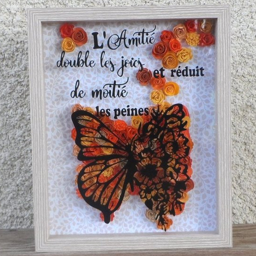 N°143 cadre  bois clair 3d citation "l'amité double les joies et réduit de moitié les peines"  avec des fleurs en papier