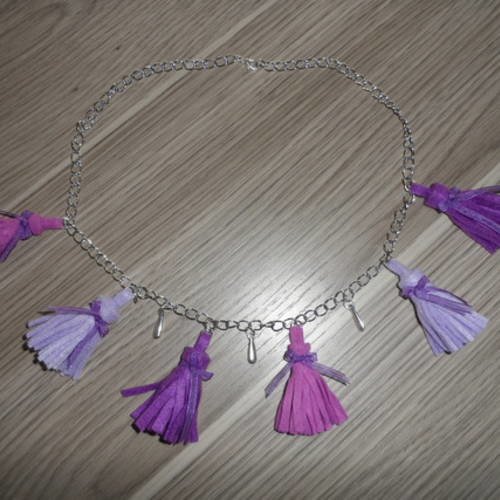 N°77 collier pompon gland en feutrine 3 couleurs violet mauve 
