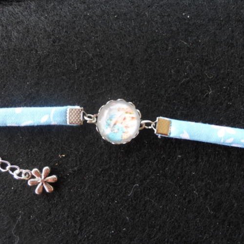 N°80 bracelet enfant cabochon 16 mm 2 personnages  tissu fleuri fond bleu 