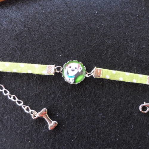 N°80 bracelet enfant cabochon 16 mm chien dalmatien tissu pois blanc fond vert 