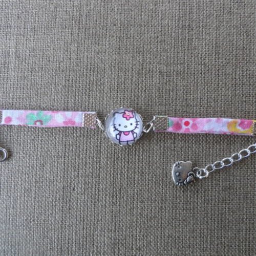 N°80 bracelet enfant cabochon 16 mm  chat blanc tissu fleuri fond rose 
