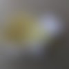 N°70 barrette clip clap tortue  tissu vichy jaune et  blanc et cœur jaune  fond blanc 