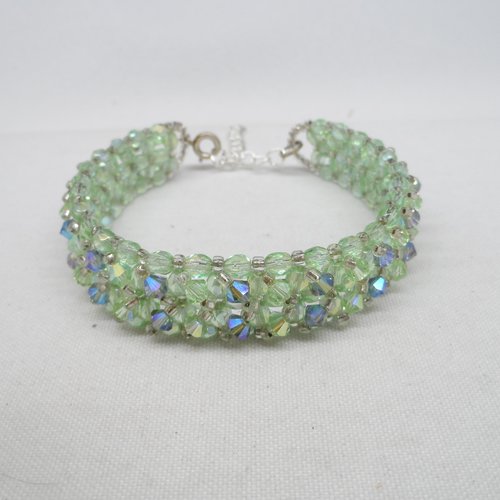 N°87 bracelet  en perle et cristal de swarovski vert pale b