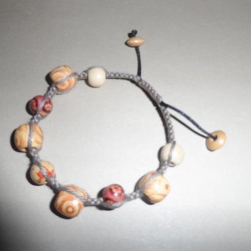 N°76 bracelet  shamballa gris  perles bois motifs divers   adulte n°23