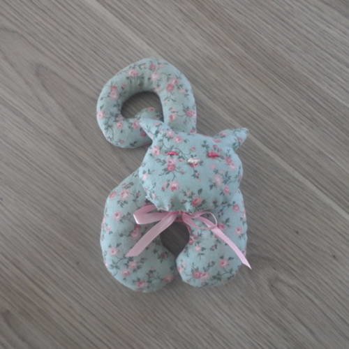 N°44 sachet senteur chat perché   nœud rose  en tissu à motif fleurs  diffuseur de lavande pour armoire ou autre