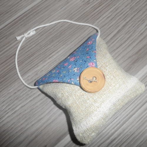 Enveloppe sachet de pot pourri à suspendre en tissu bleu  et lin