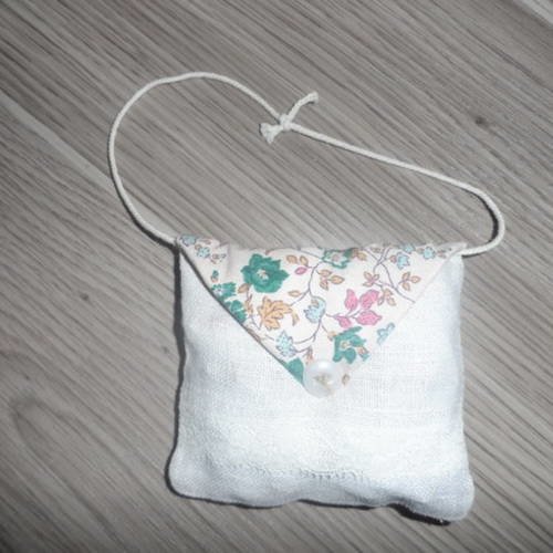 Enveloppe sachet de pot pourri à suspendre en tissu à fleurs  fond crème  et lin
