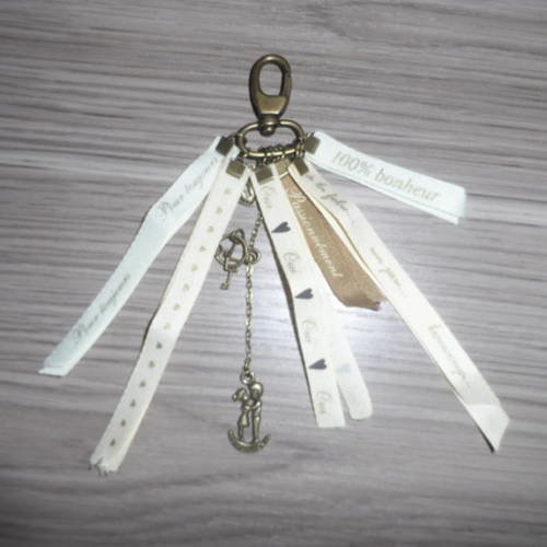 Porte-clés ou bijou de sac à rubans à messages et breloques 