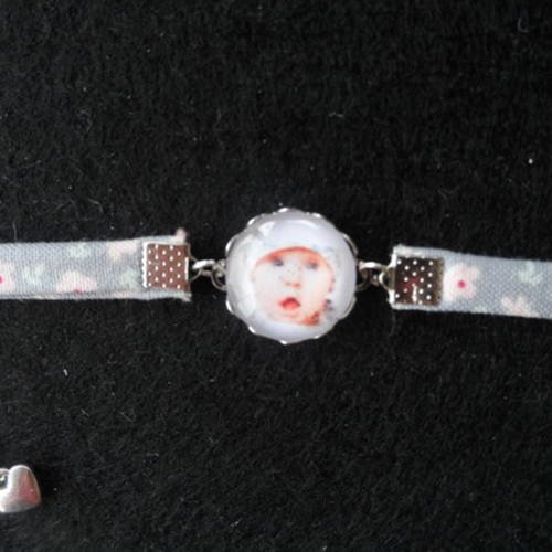 N°80 bracelet enfant cabochon 16 mm bébé tissu fleuri  breloque cœur 