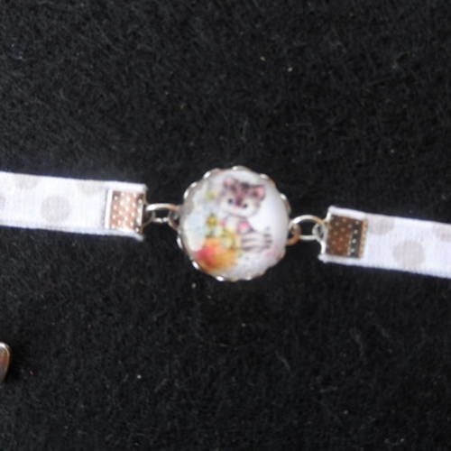 N°80 bracelet enfant cabochon 16 mm petit chat  tissu pois beige  breloque cœur 