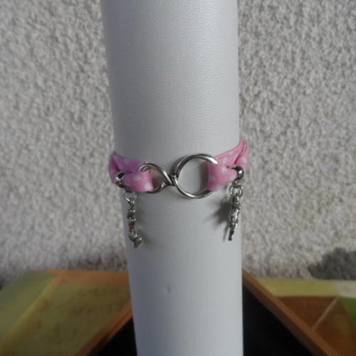 N°81 bracelet  en tissu coton rose à pois blancs et breloques sirène, fée, cœur n°16 