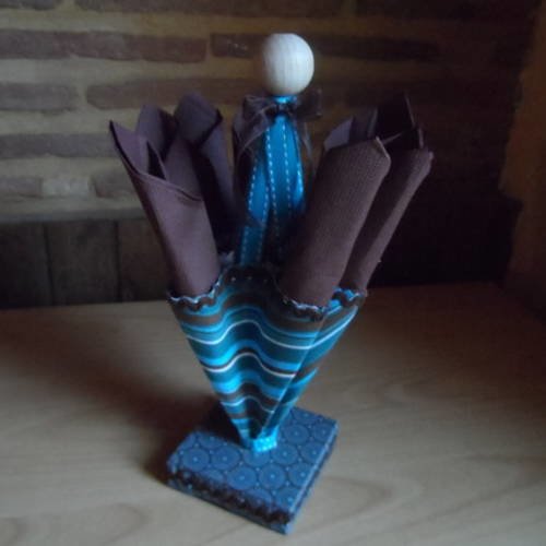 N° 90 parapluie porte serviette  tissu à motifs chocolat et bleu turquoise