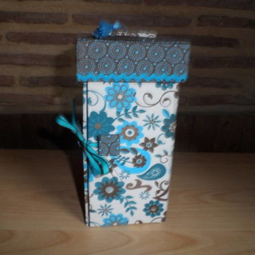 N°94 boite à échelle à quatre casiers recouverte de tissu chocolat bleu turquoise 