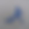 N°850  d'une femme aux trois chiens chihuahua   en papier bleu foncé  découpage fin 