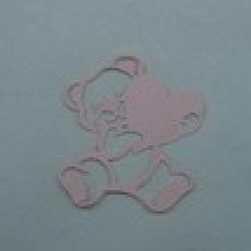 N°1 ourson avec un cœur  en papier rose  découpage  fin