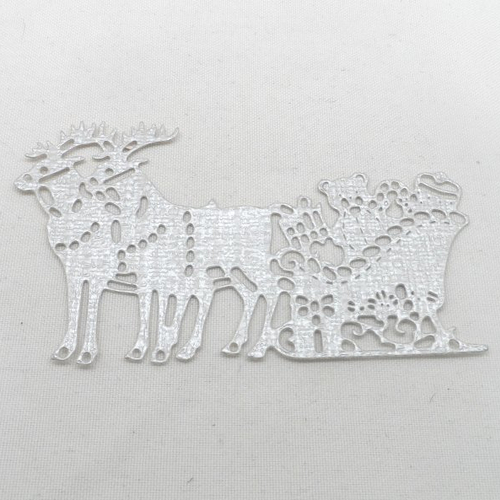 N°595 traîneau du père noël  avec deux rennes et cadeaux  en papier tapisserie argenté  découpage  fin