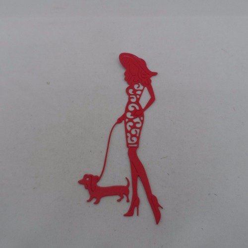N°895  d'une femme avec un chien teckel  en papier rouge   découpage fin