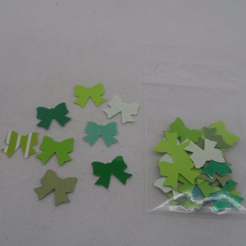 N°1000  lot de 25 petits nœuds en papier camaïeu de  vert pour  embellissement