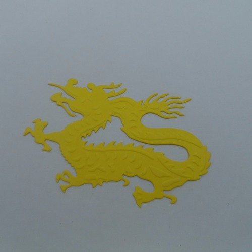 N°899  d'un dragon  en papier jaune  découpage  fin et gaufrage
