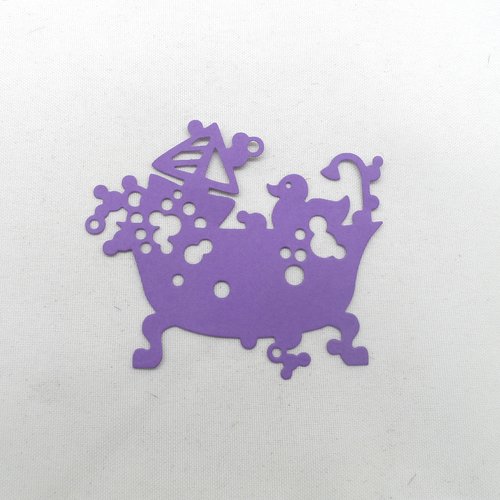 N°2 baignoire avec des jouets en papier violet  découpage fin