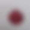 N°910 une petite boule de noël fait avec un tampon  en papier rouge   découpage fin