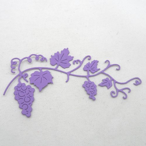 N°887   des  grappes de raisin  avec feuilles et vrilles en papier   violet n°1 découpage fin
