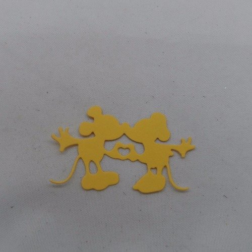 N°912 d'un couple de  souris célèbres leurs mains forment un cœur   en papier jaune  découpage fin