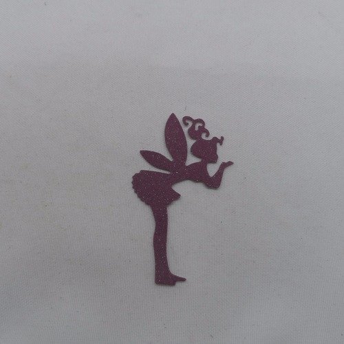 N°583 une petite "fée papillon"  qui envoi un bisou en papier  tapisserie violet avec des paillettes découpage