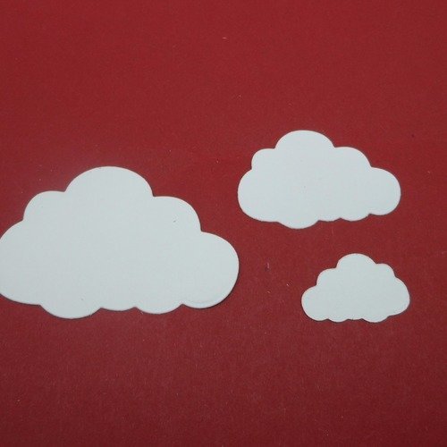 N°921  lot de trois petits nuages  en papier blanc  découpage