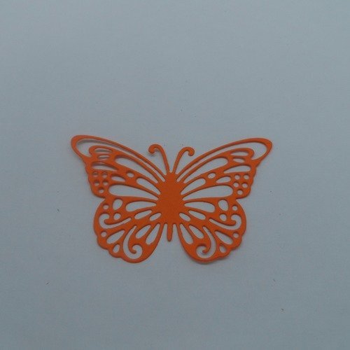 N°932  papillon en papier orange    découpage fin