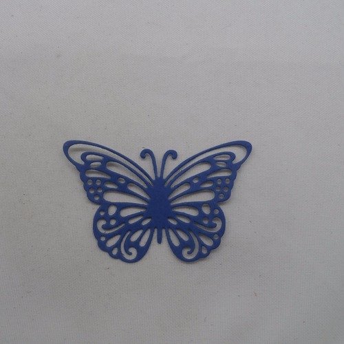 N°932  papillon en papier bleu marine    découpage fin