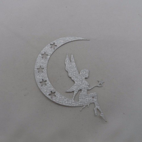 N°631 jolie fée  assisse sur un croissant de lune étoiles évidées en papier tapisserie argenté découpage 