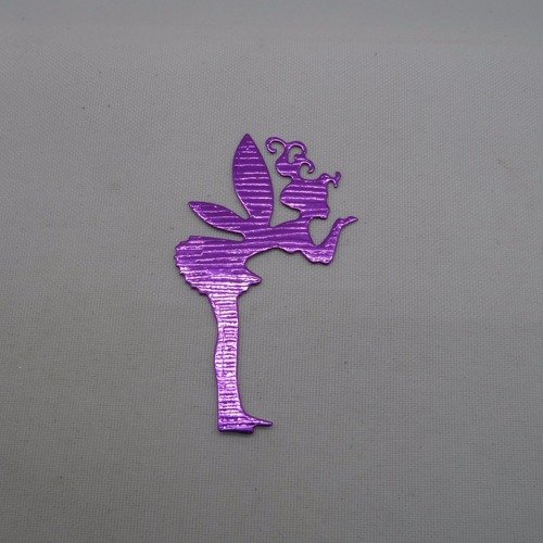 N°583 une petite "fée papillon"  qui envoi un bisou en papier violet  métallisé  découpage