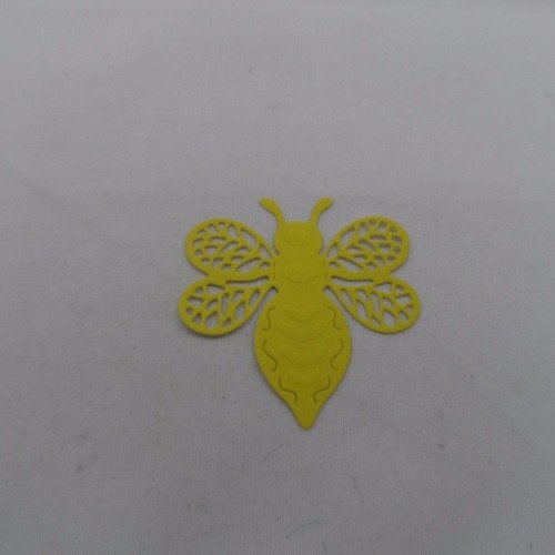 N°753 d'une jolie abeille   en papier tapisserie jaune  découpage fin et gaufrage 