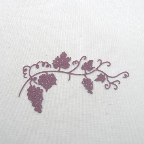 N°887   des  grappes de raisin  avec feuilles et vrilles en papier  tapisserie violet à paillette  découpage fin