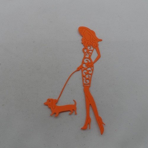 N°895  d'une femme avec un chien teckel  en papier  orange   découpage fin