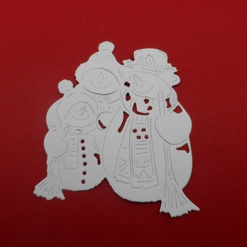 N°975 trois  bonhommes de neige  avec balai, écharpe,   en papier blanc