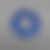 N°963 d'un cercle "couronne" évidé de cœur et de rond  en papier bleu métallisé découpage fin