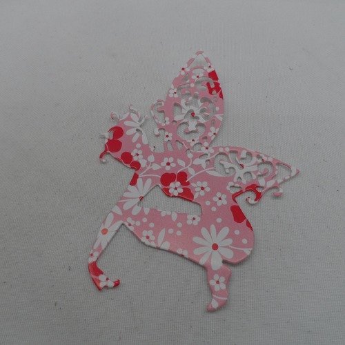 N°640 jolie fée  papillon n° 640 accroupie  en papier fond rose à fleurs blanches et rouges découpage fin