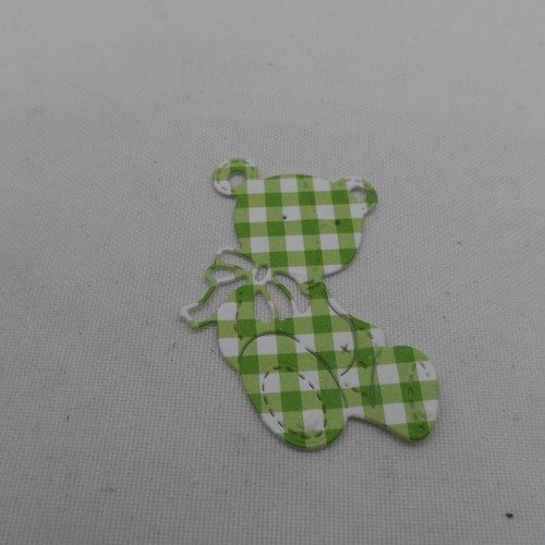 N°665 adorable petit ourson   en papier vichy vert et blanc découpage fin et gaufrage