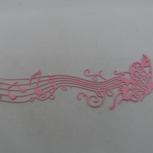 N°853 papillon avec une portée notes de musique  en papier rose    découpage