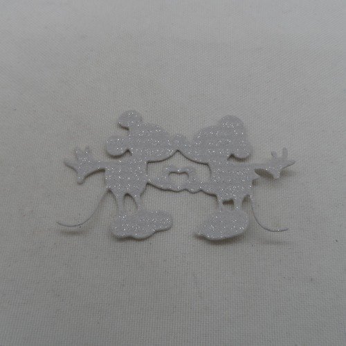 N°912 d'un couple de  souris célèbres leurs mains forment un cœur   en papier tapisserie gris n°2  à paillette  découpage fin