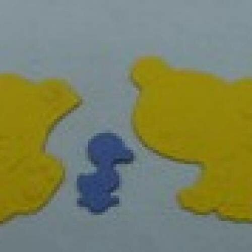 N°3 de 2 oursons  jaunes  et un petit canard violet en papier  découpage et gaufrage