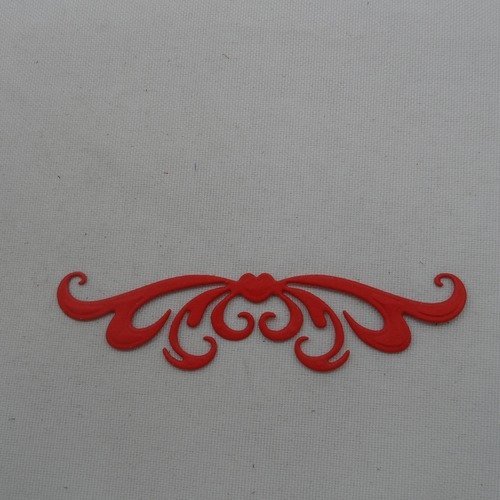 N°983  d'une "bordure" arabesque cœur  en papier  rouge     découpage fin