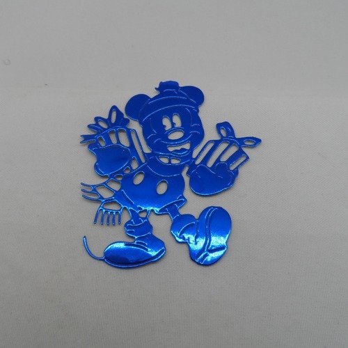 N°969 une   souris célèbre portant des cadeaux   en papier bleu métallisé  découpage fin