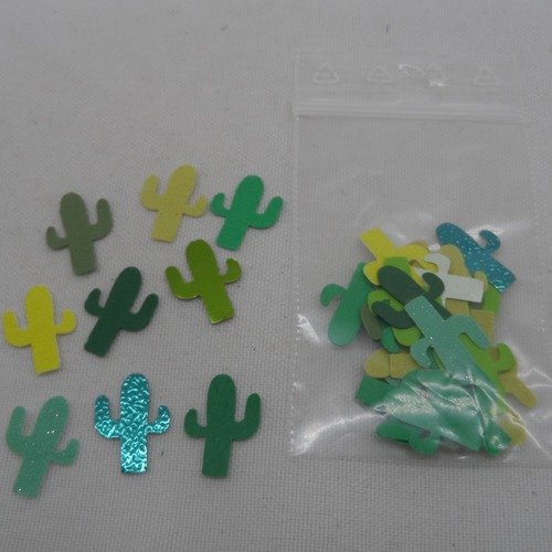 N°1012  lot de 25 petits cactus   en papier de différents  verts   pour  embellissement