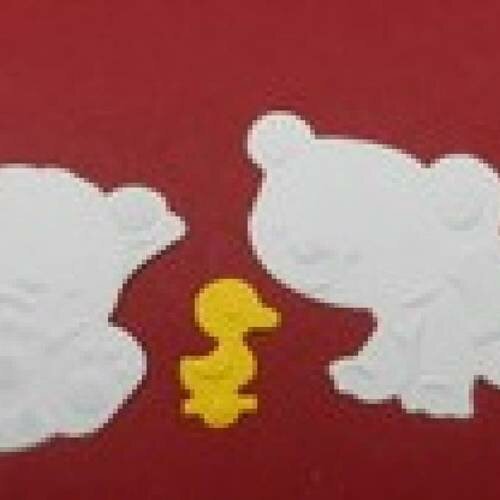 N°3 de 2 oursons blancs  et un petit canard jaune en papier découpage et gaufrage