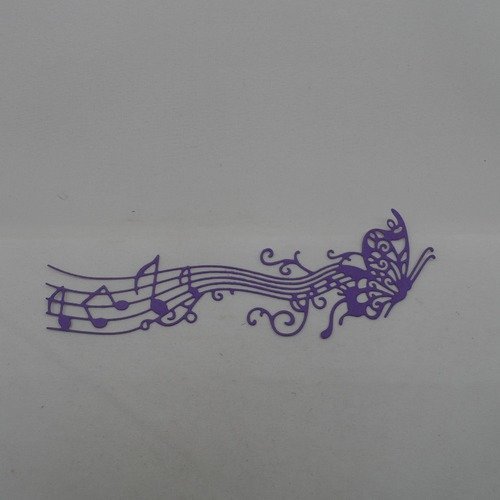 N°853 papillon avec une portée notes de musique  en papier violet    découpage