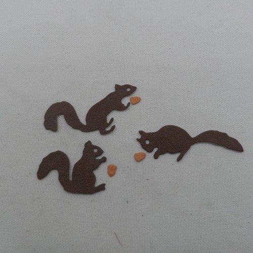 N°989 lot de trois  écureuils   différents en papier tapisserie marron foncé découpage