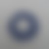 N°963 d'un cercle "couronne" évidé de cœur et de rond  en papier bleu marine découpage fin